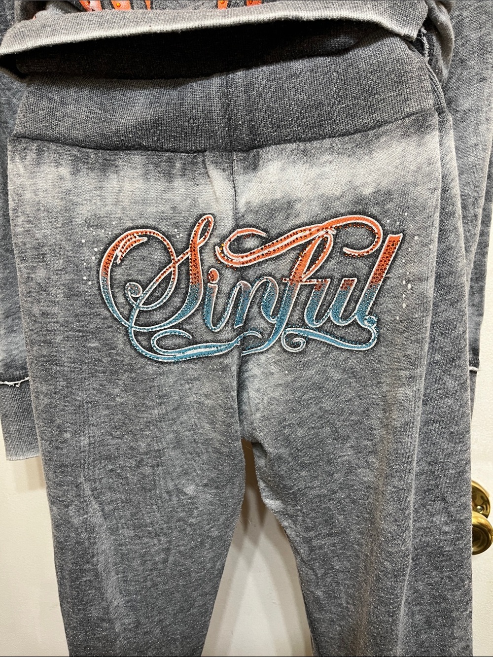 πͺ½β€οΈπ€ππͺ½SINFUL Gray Zip-Up Hoodie with Blue & Orange Winged Heart Graphicβ€οΈπͺ½π€πͺ½ππͺ½ - Picture 8 of 10